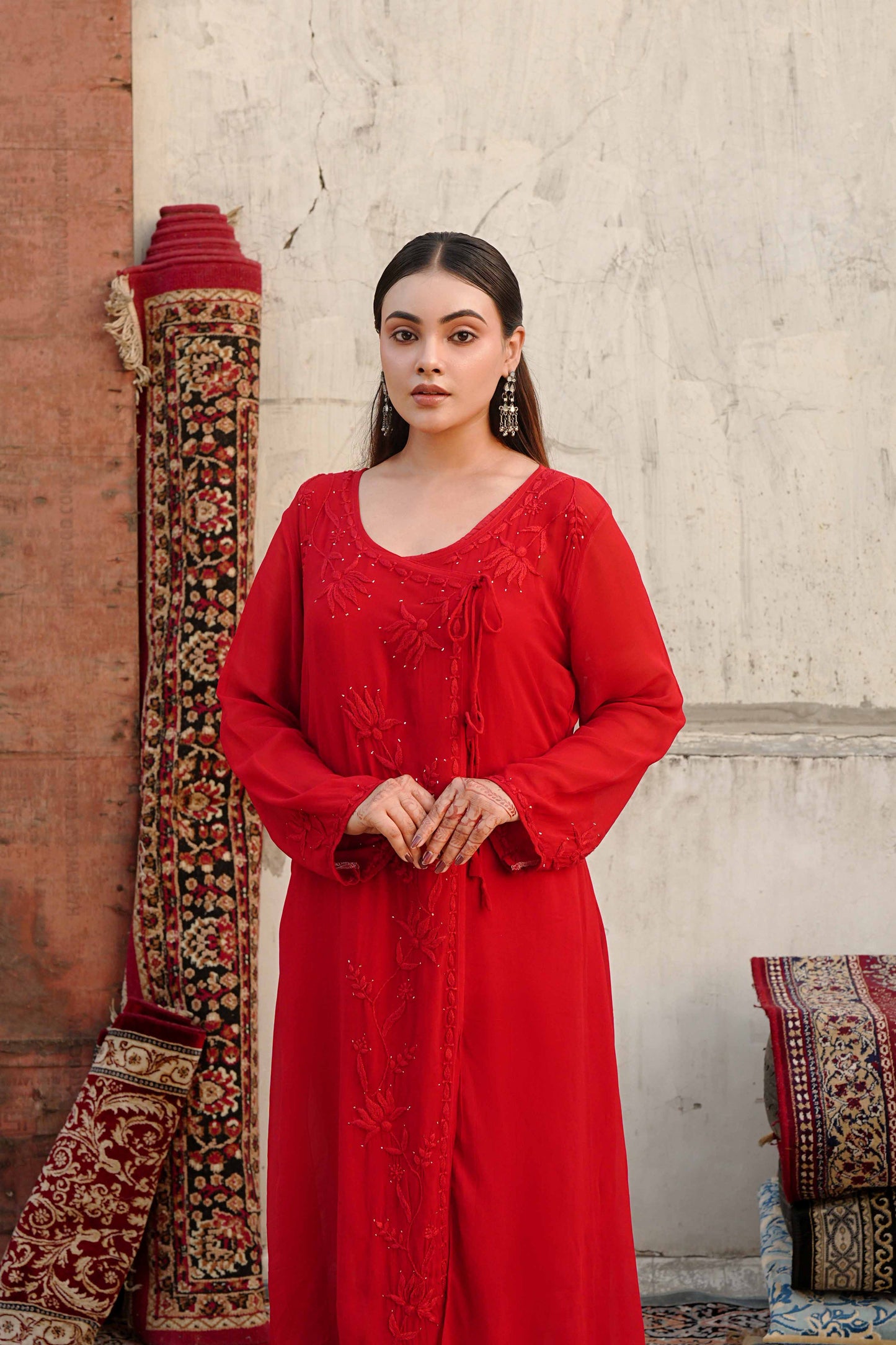 Elegant red kurta set featuring authentic Lucknowi chikankari embroidery.
A perfect blend of heritage Art of Awadh style for your everyday office wardrobe.
