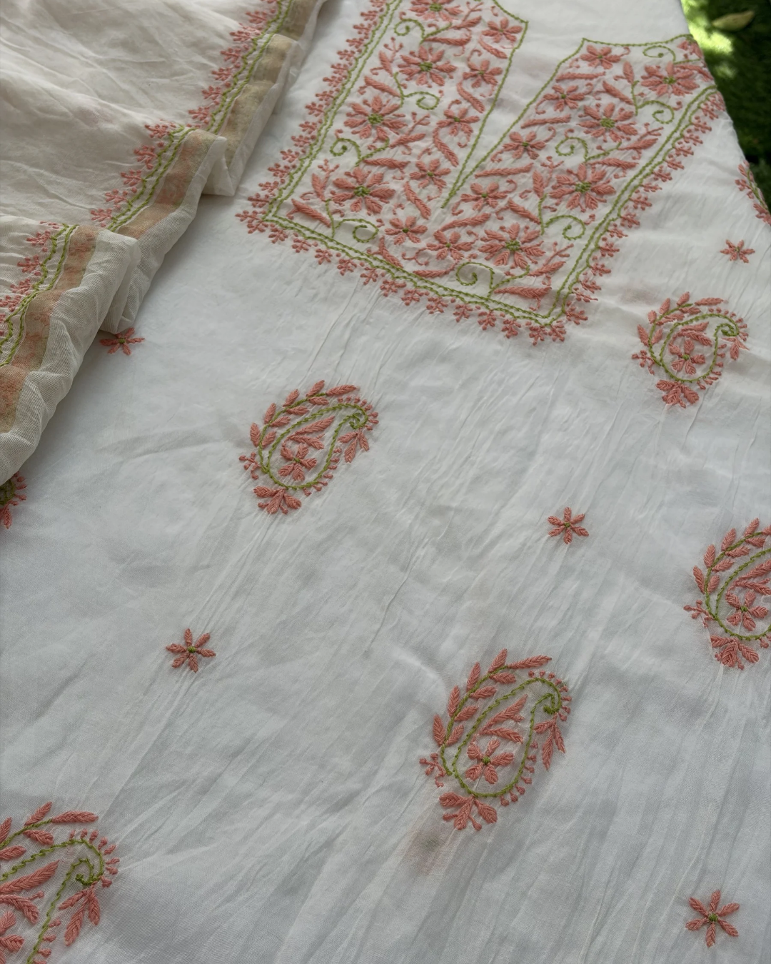 Detailed motif mul chanderi unstitched fabric set.
Lucknowi chikankari art of awadh intricate detailing work.
