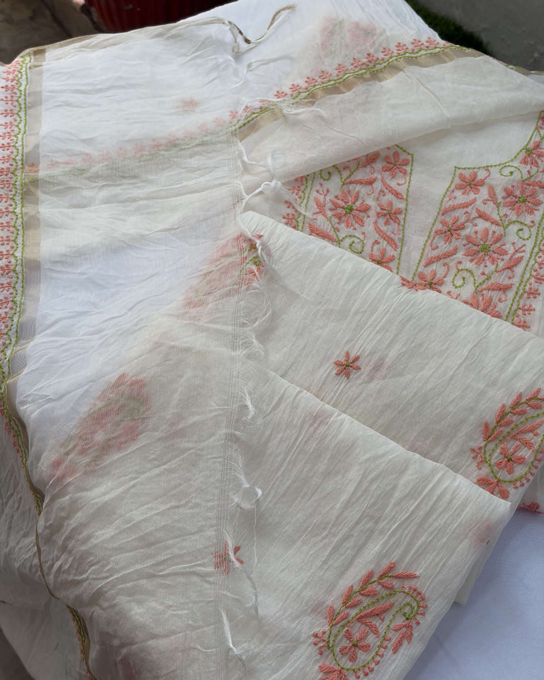 Contemporary style mul chanderi unstitched fabric.
Lucknowi chikankari art of awadh for modern ethnic trends.
