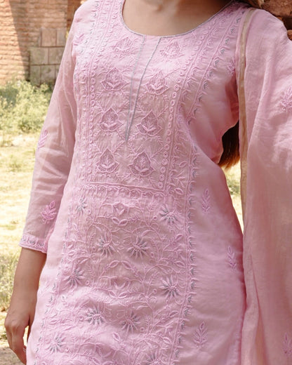 Pink mul chanderi outfit featuring Lucknowi chikankari art of awadh for evening dinners.