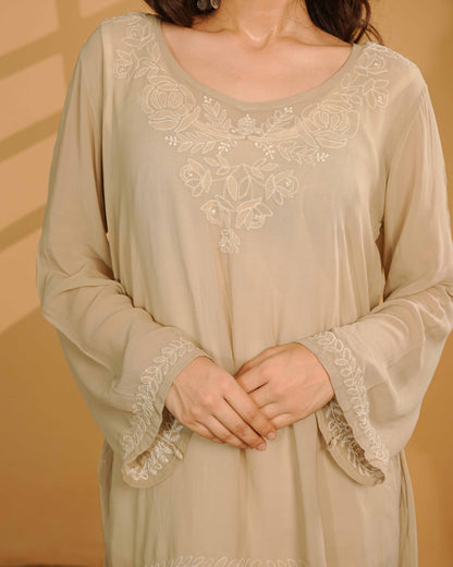 A classic viscose georgette kurti featuring timeless Lucknowi chikankari embroidery.
A testament to the enduring beauty and skilled craftsmanship found in the Art of Awadh.
