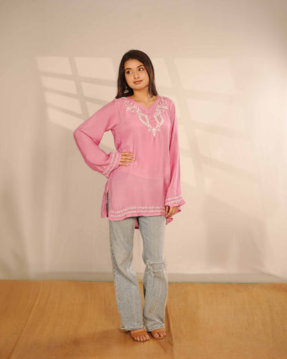 A classic pure muslin kurta featuring timeless Lucknowi chikankari embroidery.
A testament to the enduring beauty and skilled craftsmanship found in the Art of Awadh.
