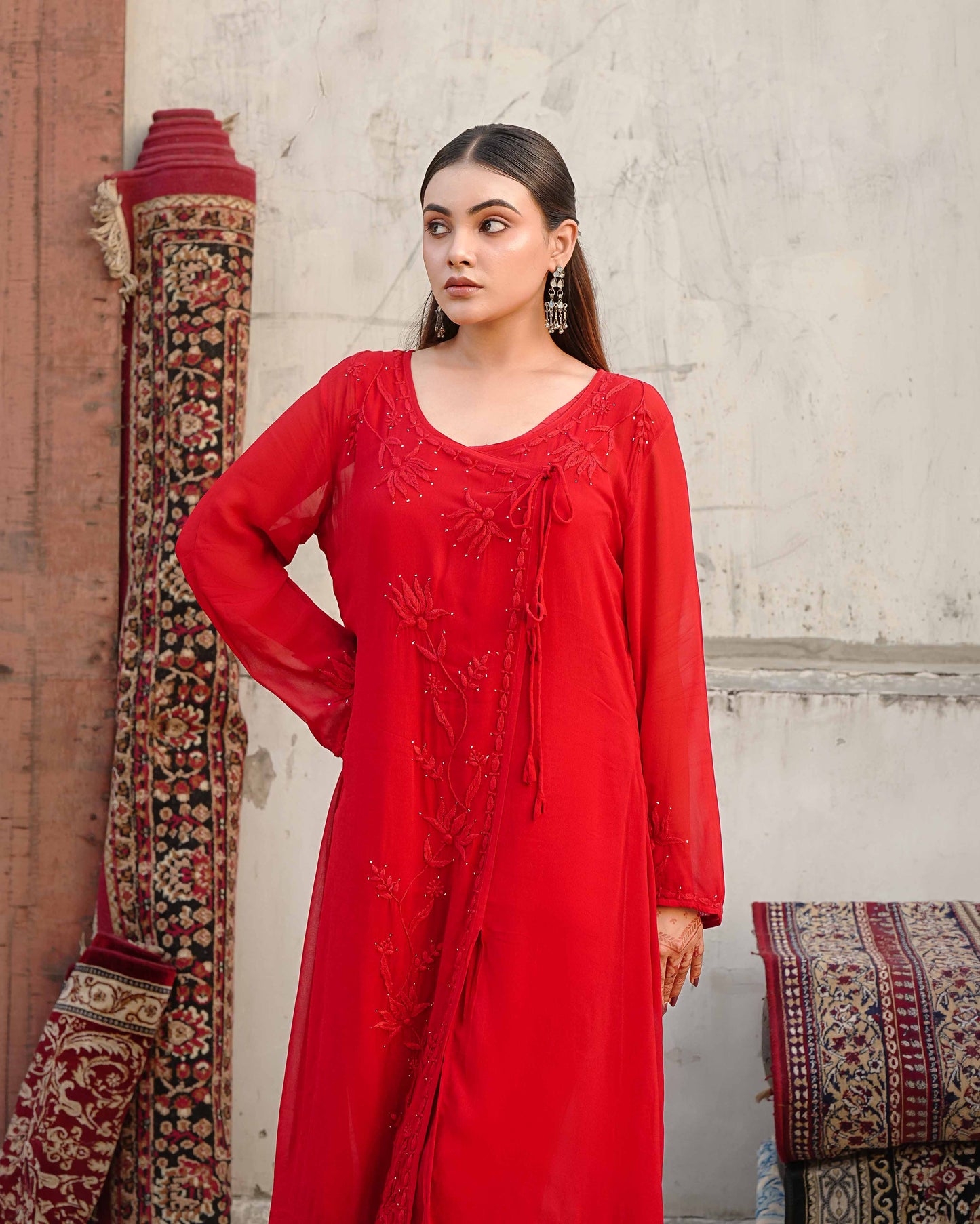 Beautifully embroidered red Lucknowi chikankari set from the Art of Awadh.
The ideal combination of comfort and grace for your everyday and office wear.
