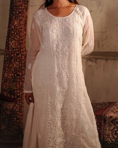 Beautifully embroidered white Lucknowi chikankari suit from the Art of Awadh.
The ideal combination of comfort and regal grace for evening events and parties.

