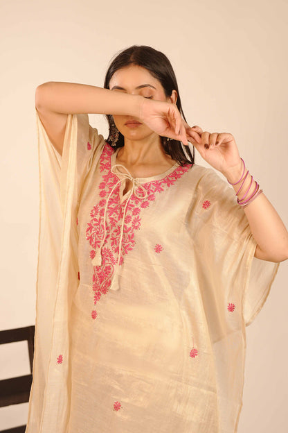 Sophisticated tissue co-ord set highlighted by detailed Lucknowi chikankari artistry.
A versatile and chic addition to your wardrobe, curated by the experts at Art of Awadh.
