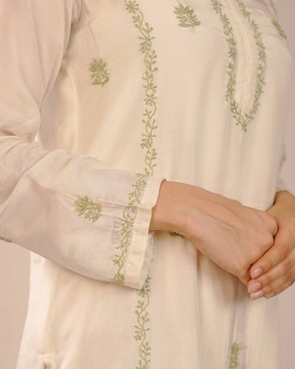Timeless ivory co-ord set adorned with intricate Lucknowi chikankari artistry.
Elevate your everyday academic or office look with this polished piece from the Art of Awadh.
