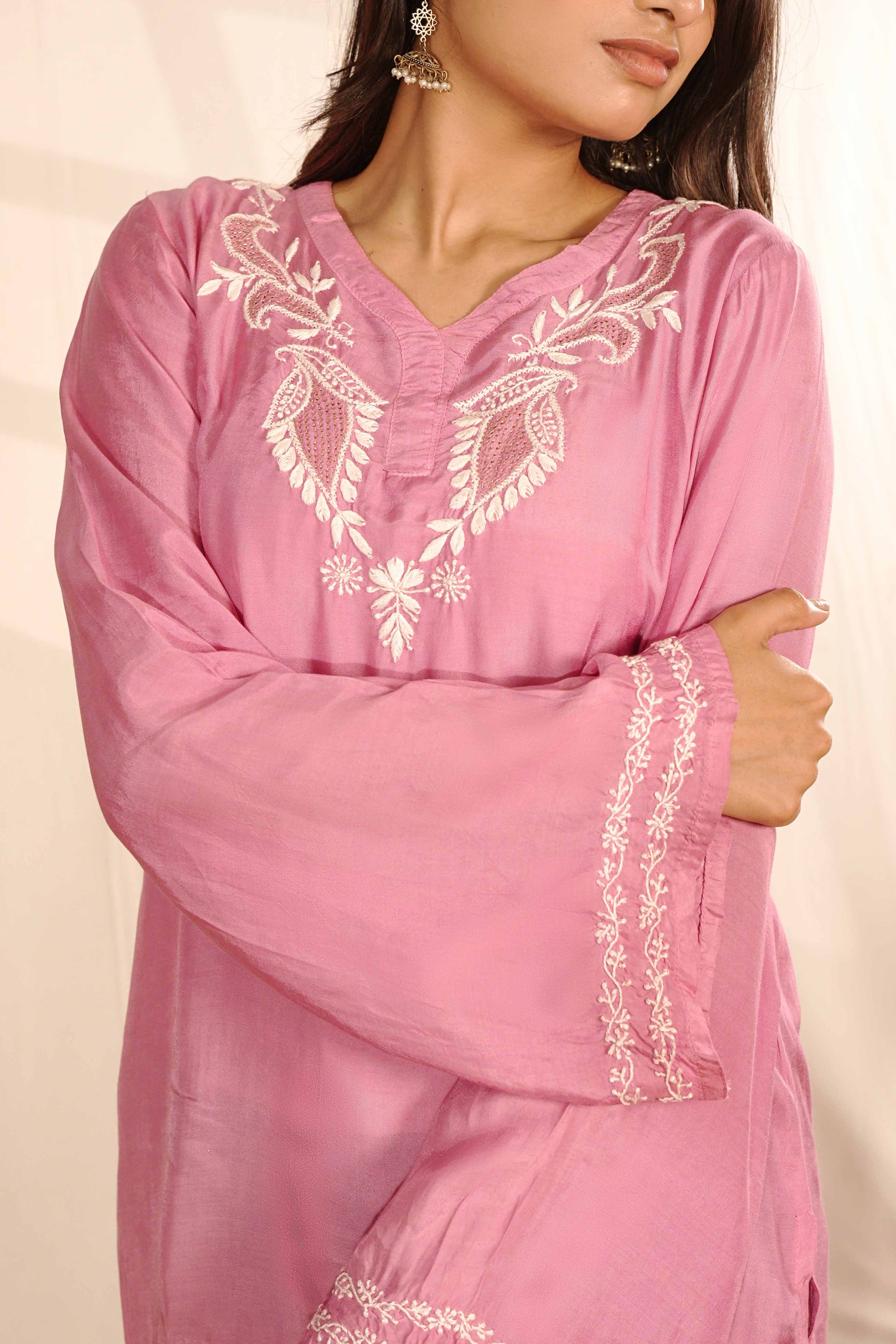 Lightweight pure muslin kurta adorned with authentic Lucknowi chikankari artistry.
Elevate your everyday casual look with this breathable piece from the Art of Awadh.
