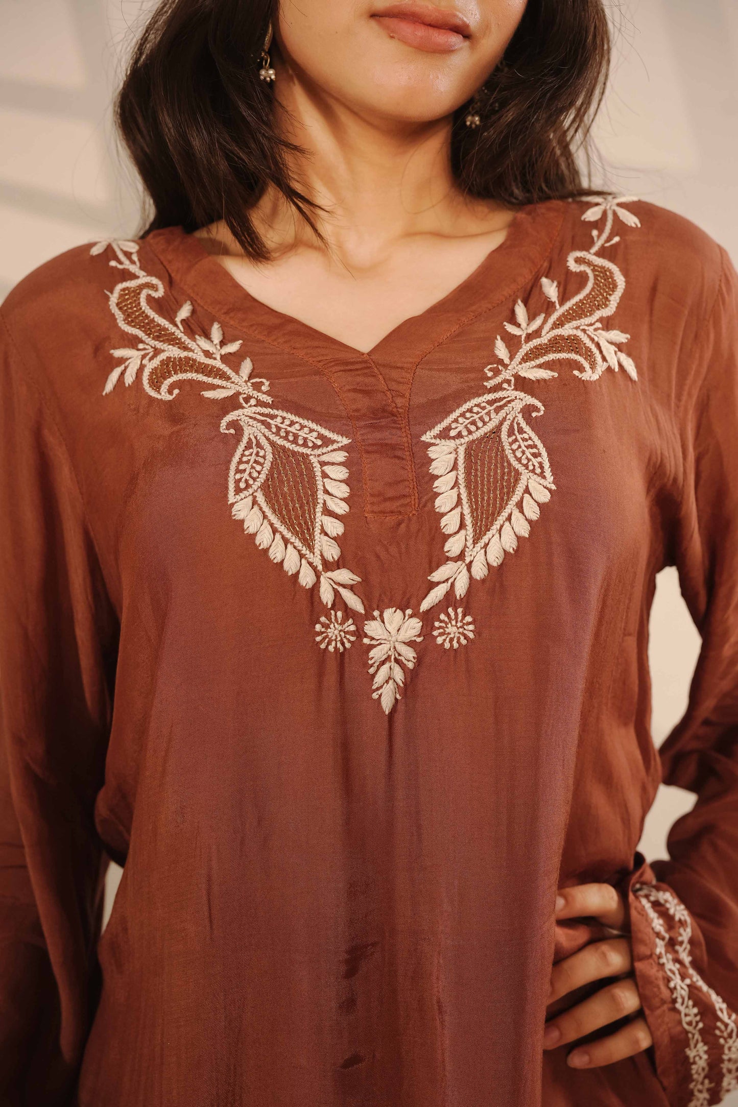 Lightweight pure muslin kurta adorned with authentic Lucknowi chikankari artistry.
Elevate your everyday casual look with this breathable piece from the Art of Awadh
