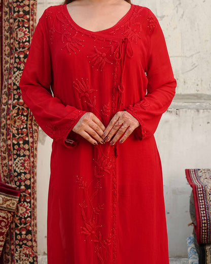Intricately detailed chikankari work representing the traditional Art of Awadh.
A versatile red embroidered kurta set suitable for daily or office wear.
