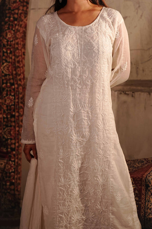 Timeless white Mul Chanderi suit showcasing authentic Art of Awadh chikankari craft.
A premium, elegant choice designed to make a statement at any traditional event.
