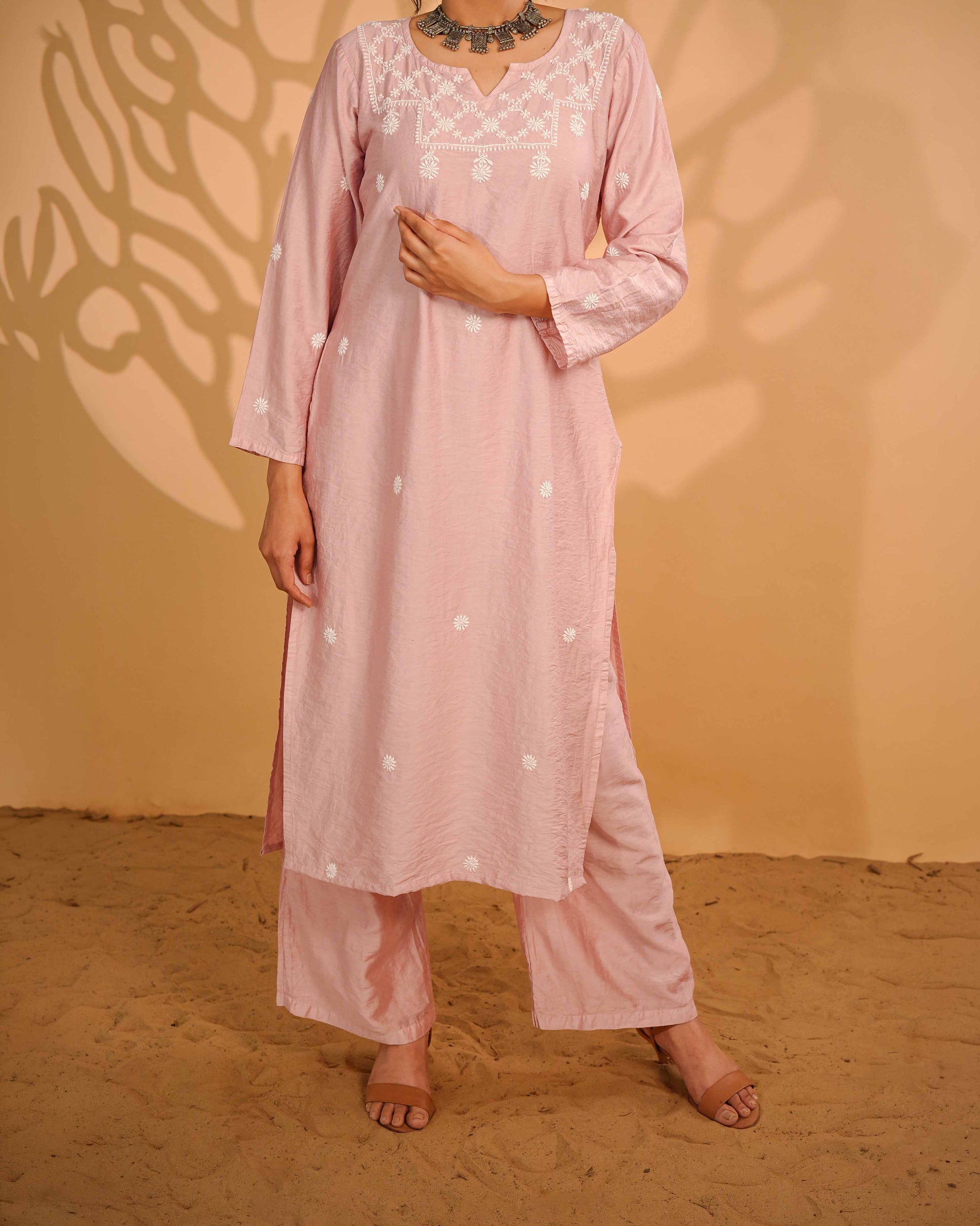 Heritage-inspired linen chanderi set with authentic Lucknowi chikankari motifs.
A beautiful representation of historic Art of Awadh craftsmanship for your casual or party wardrobe.
