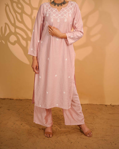Heritage-inspired linen chanderi set with authentic Lucknowi chikankari motifs.
A beautiful representation of historic Art of Awadh craftsmanship for your casual or party wardrobe.

