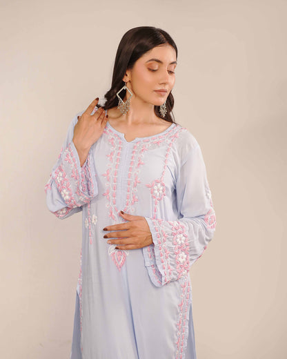 Heritage-inspired modal blue co-ord set with authentic Lucknowi chikankari motifs.
A classic Art of Awadh staple perfect for both the office and relaxing dayout plans.
