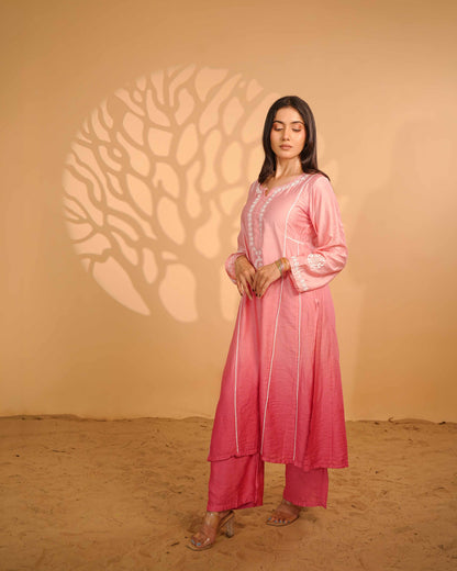 Heritage-inspired pink linen chanderi set with exquisite Lucknowi chikankari motifs.
A classic Art of Awadh staple that transitions seamlessly from office hours to dayout outings.
