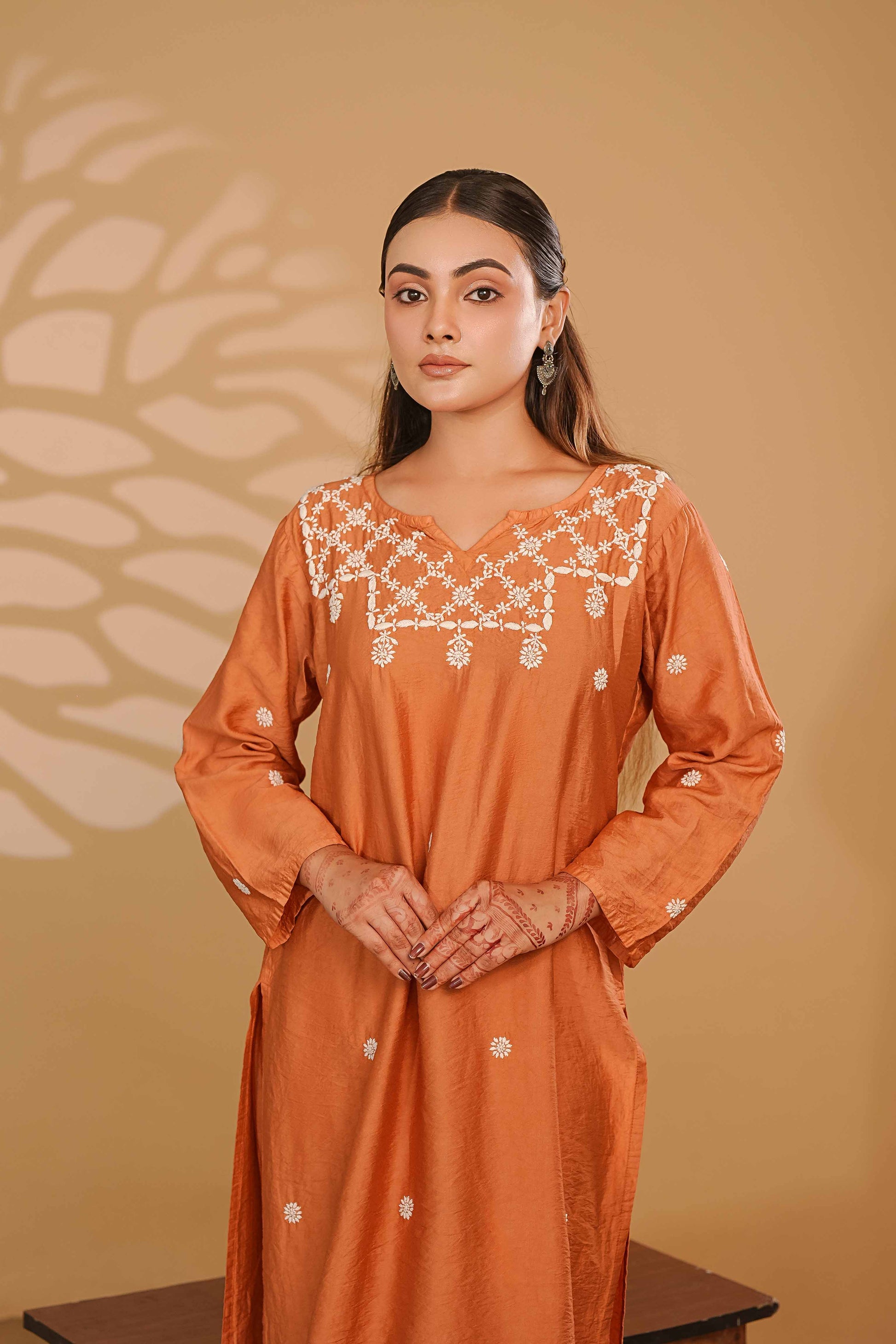 Authentic rust-orange chikankari set in premium linen chanderi from the Art of Awadh.
Beautifully crafted to transition seamlessly from office hours to special traditional celebrations.

