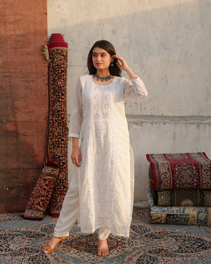  Minimalist white Mul Chanderi suit highlighting heritage Lucknowi chikankari craftsmanship.
A stunning Art of Awadh piece, perfect for evening gatherings and traditional celebrations.
